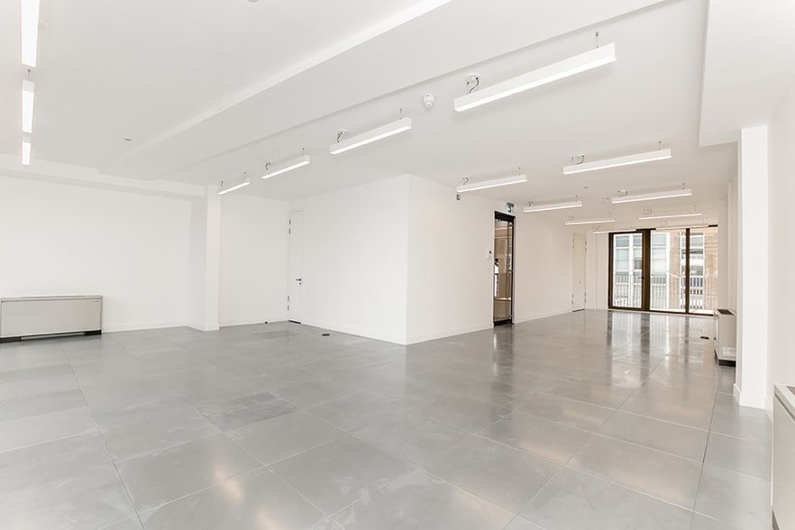 18 Wells St, London for lease - Interior Photo - Image 2 of 5