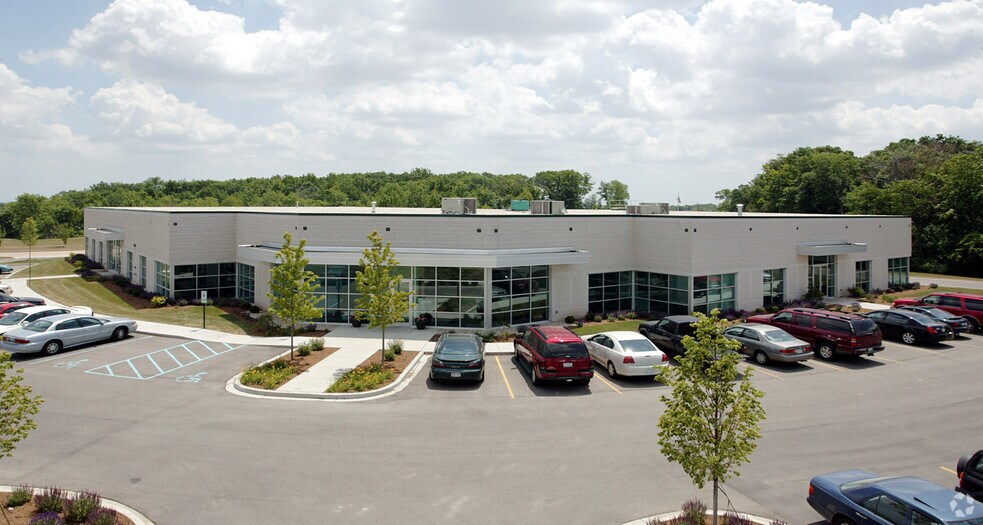 N56W24879 N Corporate Cir, Sussex, WI à vendre - Photo principale - Image 1 de 4