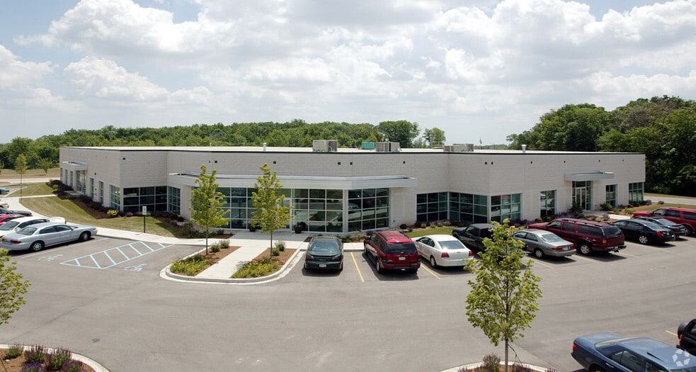 N56W24879 N Corporate Cir, Sussex, WI for sale - Primary Photo - Image 1 of 4