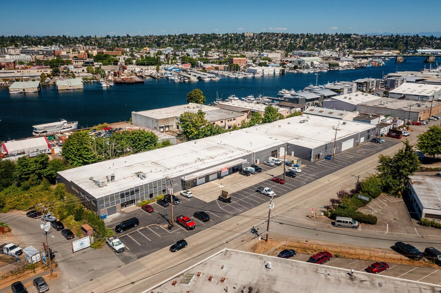 2600 W Commodore Way, Seattle, WA for lease - Building Photo - Image 1 of 8
