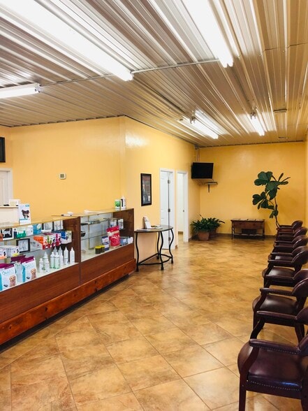 36161 W Highway 51, Mannford, OK for sale - Interior Photo - Image 3 of 34