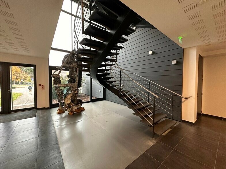 Office in Strasbourg for lease - Interior Photo - Image 1 of 6