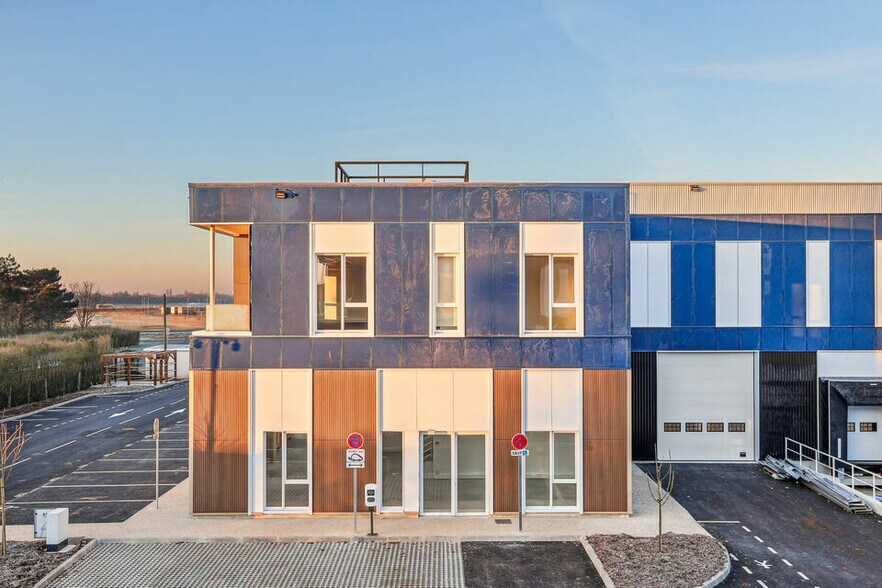 Flex in Moissy-Cramayel for lease - Building Photo - Image 3 of 6
