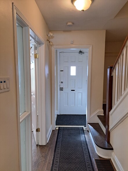 251 Bronson Av, Ottawa, ON for lease - Interior Photo - Image 2 of 6