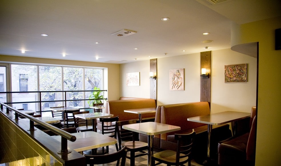 300 E 52nd St, New York, NY for lease - Interior Photo - Image 1 of 4