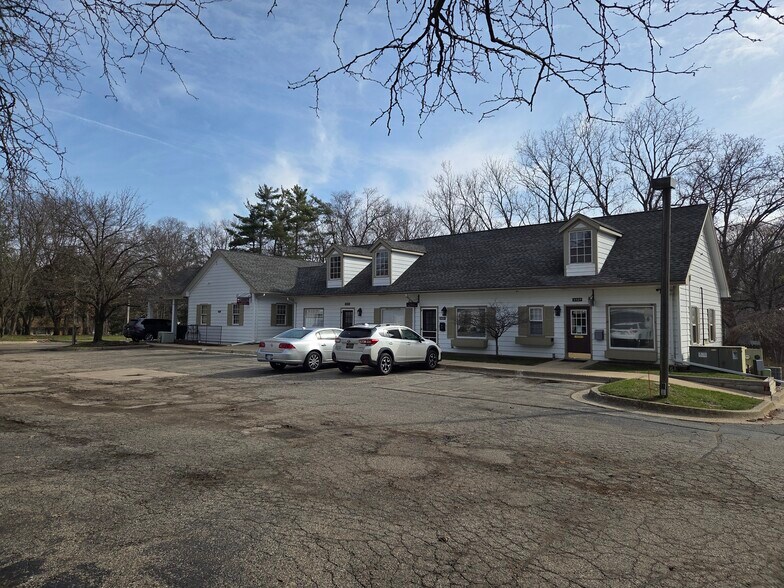 3303-3331 Greenleaf Blvd, Kalamazoo, MI à louer - Photo du bâtiment - Image 2 de 7