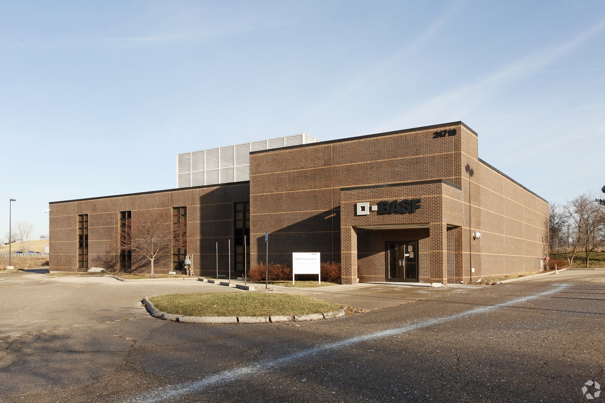 24710 W 11 Mile Rd, Southfield, MI à louer Photo principale- Image 1 de 7