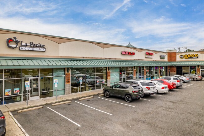 Plus de détails pour 46839 Maple Leaf Pl, Sterling, VA - Commerce de détail à louer