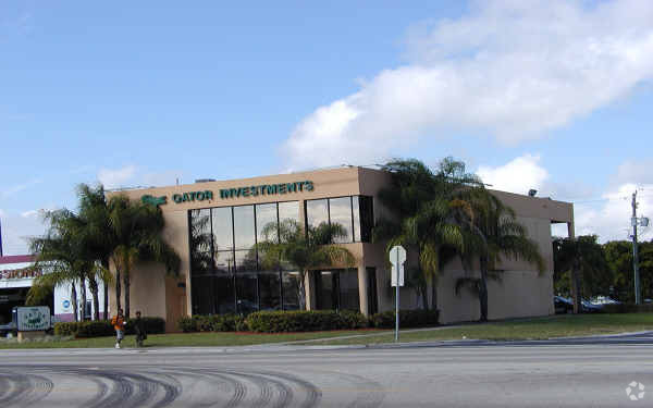 1595 Ne 163rd St, North Miami Beach, FL for lease - Building Photo - Image 3 of 10