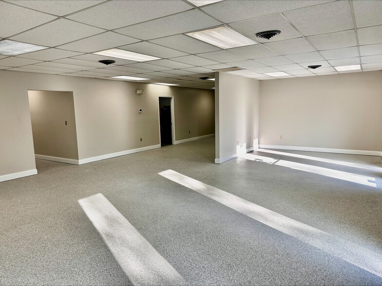 7311 Pepperdam Ave, North Charleston, SC for lease - Interior Photo - Image 3 of 5