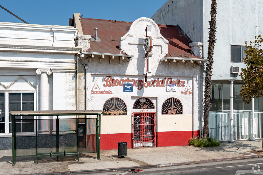 2205 N Broadway, Los Angeles, CA à vendre - Photo du bâtiment - Image 1 de 1