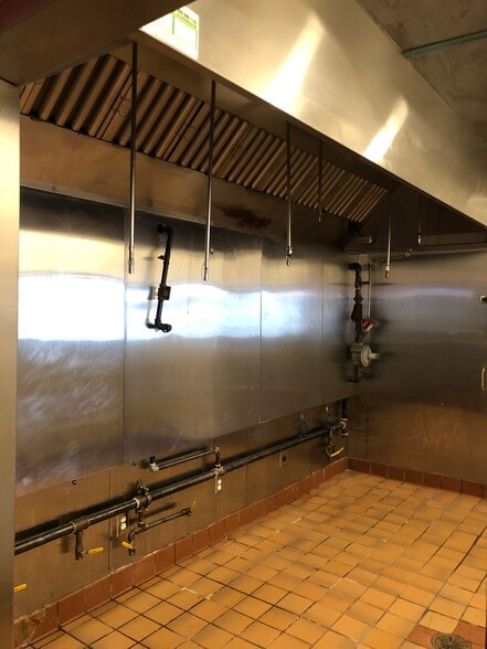 1561-1583 N Decatur Rd, Atlanta, GA for sale - Building Photo - Image 3 of 9