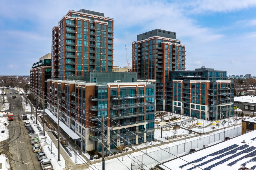 13 Tippett Rd, Toronto, ON à vendre - Photo du bâtiment - Image 3 de 8