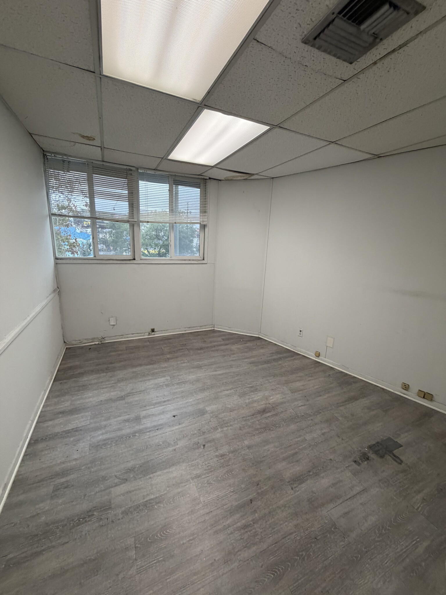 10835-10841 Santa Monica Blvd, Los Angeles, CA for lease Interior Photo- Image 1 of 3