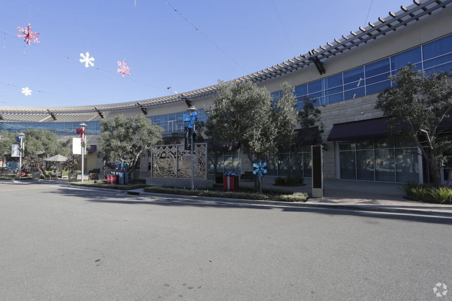 Ventura Fwy, Oxnard, CA à louer - Photo du bâtiment - Image 1 de 8