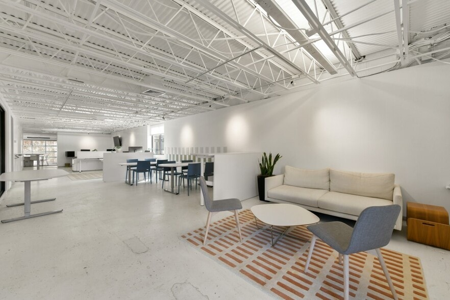 555 E 2nd St, South Boston, MA for lease - Interior Photo - Image 2 of 25