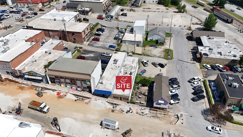 117-119 E Main St, Branson, MO à louer - Photo du bâtiment - Image 2 de 5