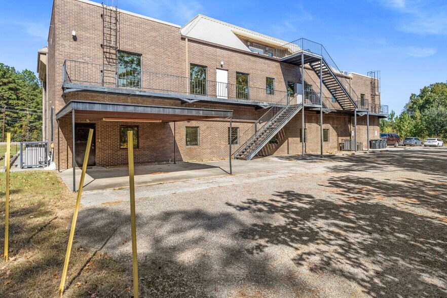610 N Tx-336-loop E, Conroe, TX à louer - Photo du bâtiment - Image 2 de 7