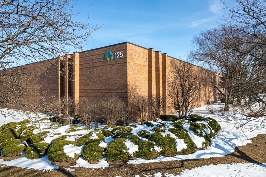 125 E Union Ave, East Rutherford, NJ à louer - Photo du bâtiment - Image 2 de 4