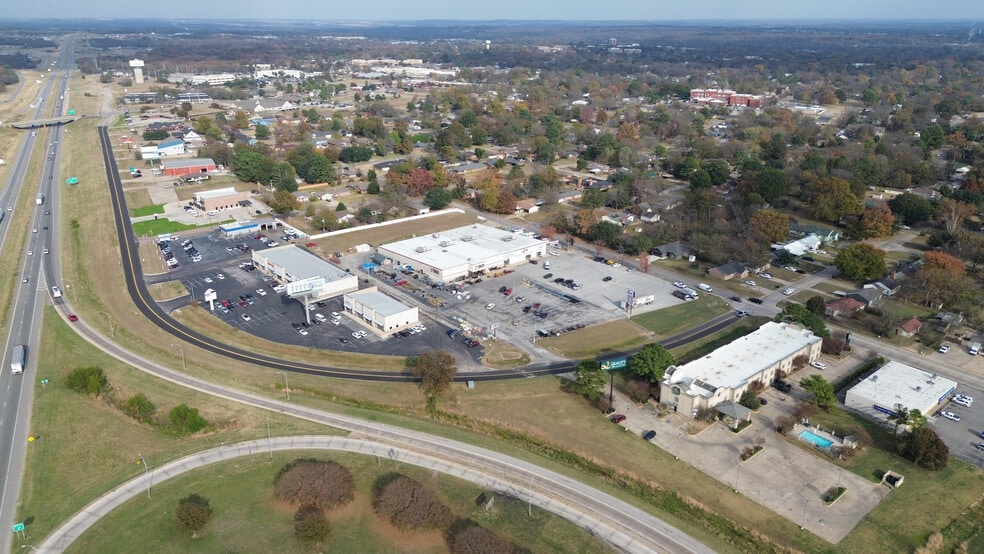 2100 W Evergreen St, Durant, OK for lease - Building Photo - Image 2 of 3