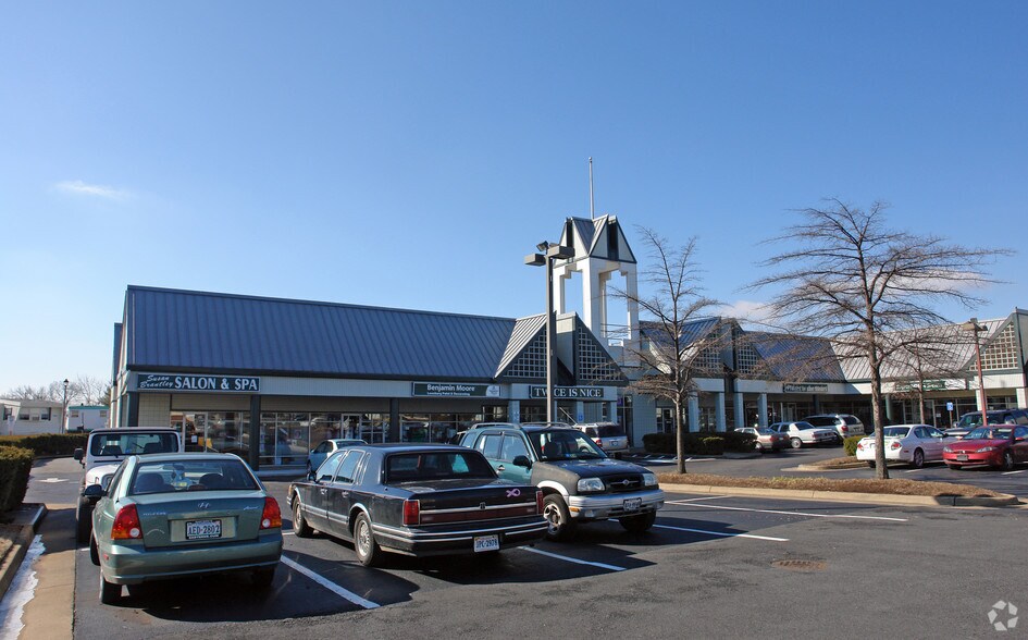 305 E Market St, Leesburg, VA à louer - Photo du bâtiment - Image 3 de 11