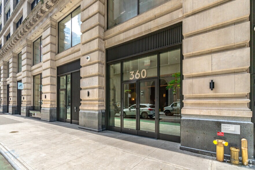 360 Park Ave S, New York, NY à louer - Photo du bâtiment - Image 2 de 8