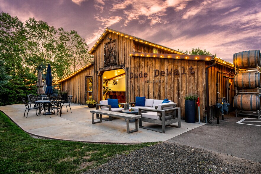 5446 N 16 Hwy, Eagle, ID à vendre - Photo principale - Image 1 de 16