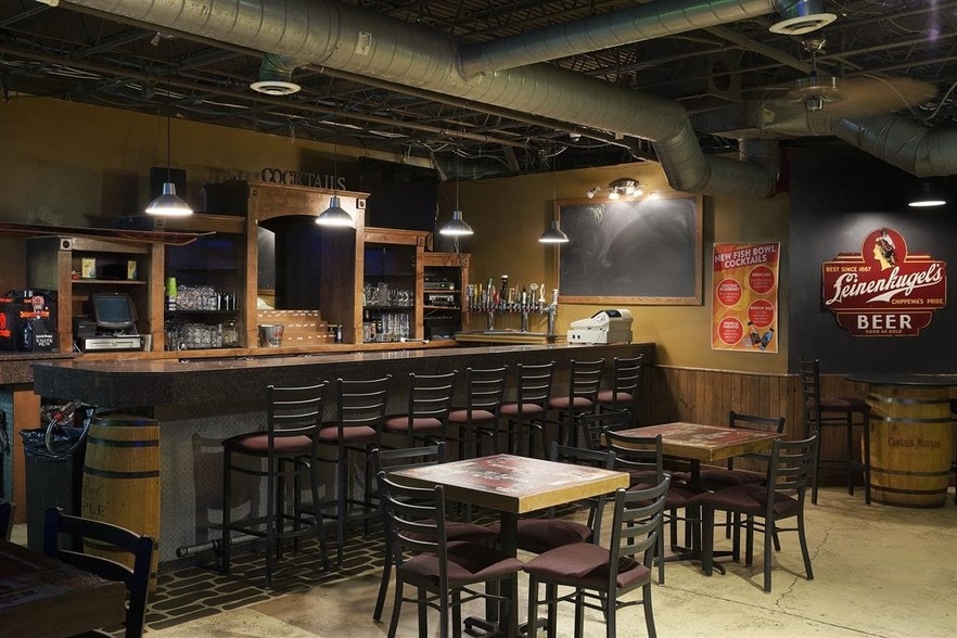 301 Harrison St NE, Minneapolis, MN for sale - Interior Photo - Image 3 of 16