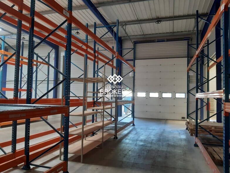 Industrial in Porte-de-Savoie for lease - Building Photo - Image 2 of 9