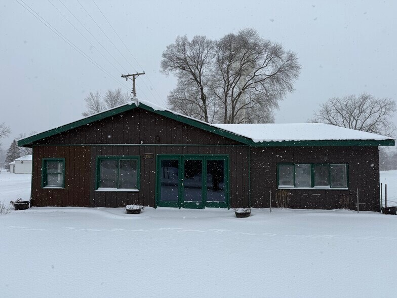 358 S Oak St, Lone Rock, WI à vendre - Photo du bâtiment - Image 2 de 19