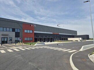 Plus de détails pour 4 Rue Du Besnard, Pléchâtel - Industriel à louer