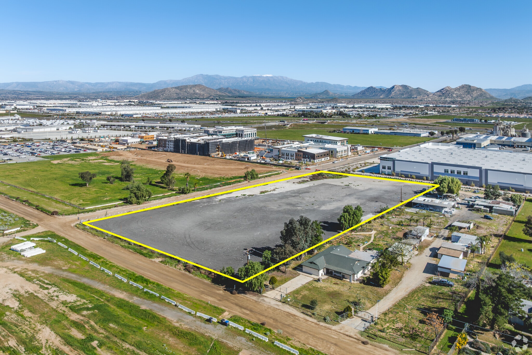 Tobacco Road, Perris, CA for sale Primary Photo- Image 1 of 22