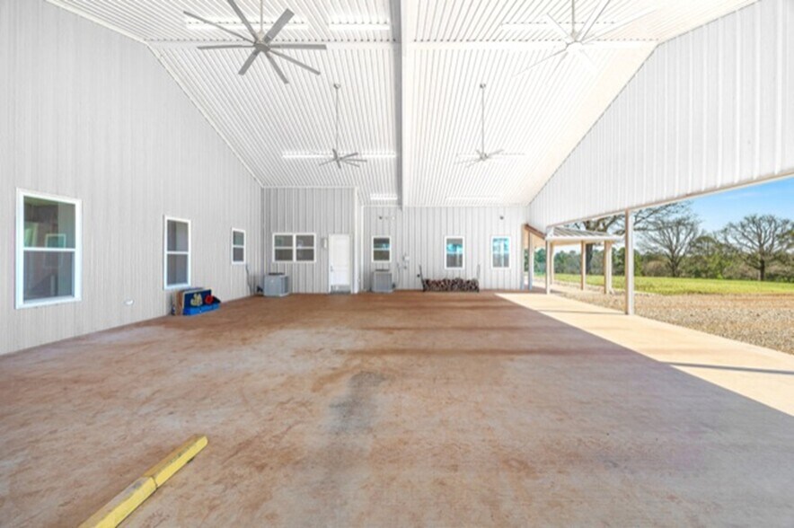 21482 FM 16 W, Lindale, TX à vendre - Photo du bâtiment - Image 2 de 50