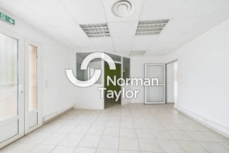 Office in Montpellier for lease - Interior Photo - Image 2 of 12
