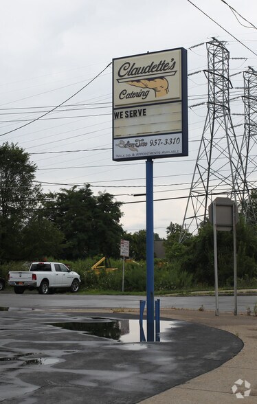 2675 Niagara Falls Blvd, Tonawanda, NY à vendre - Photo du bâtiment - Image 3 de 5