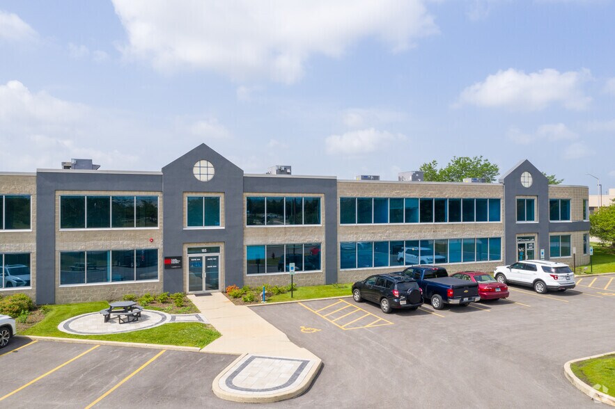165 E Commerce Dr, Schaumburg, IL à louer - Photo du bâtiment - Image 3 de 12