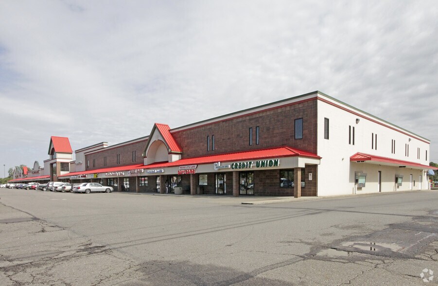 2040 Wales Ave NW, Massillon, OH à louer - Photo principale - Image 2 de 6