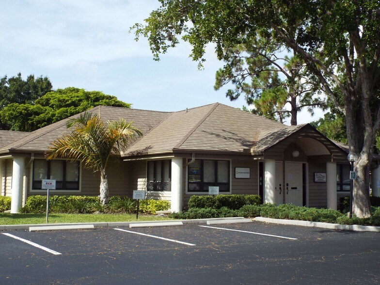 12653-12655 New Brittany Blvd, Fort Myers, FL for sale - Building Photo - Image 3 of 4