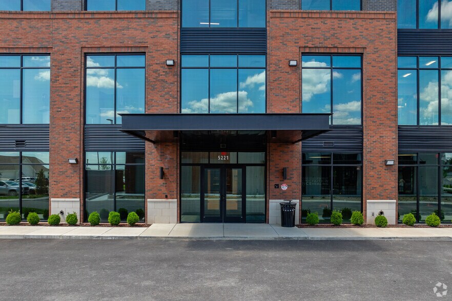 5221 Port Royal Rd, Spring Hill, TN à louer - Photo du bâtiment - Image 3 de 5