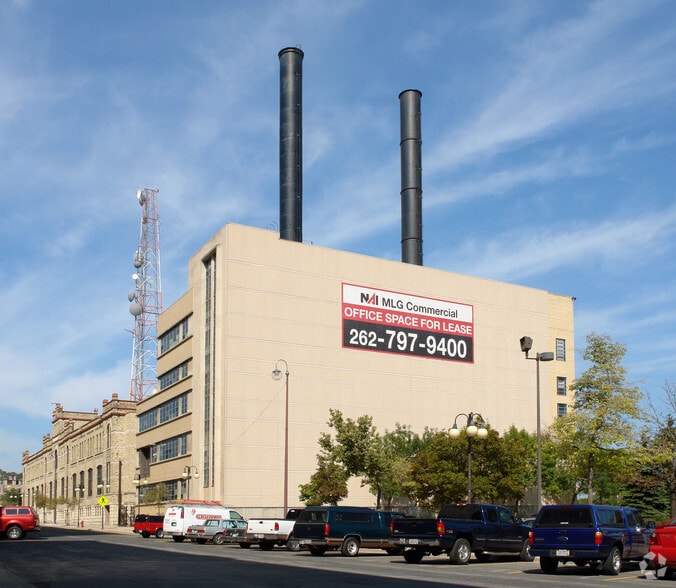 1542 N 2nd St, Milwaukee, WI for lease - Building Photo - Image 1 of 3