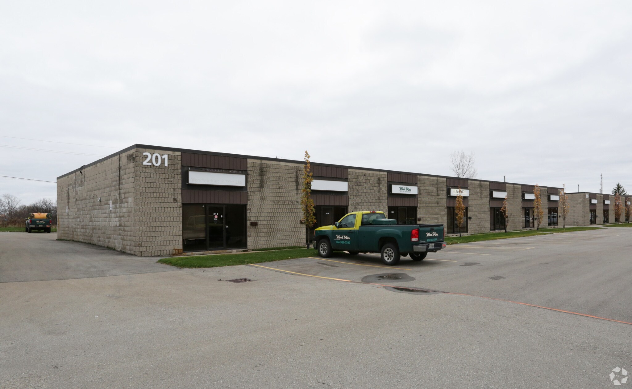 201 Exeter Rd, London, ON à vendre Photo principale- Image 1 de 1