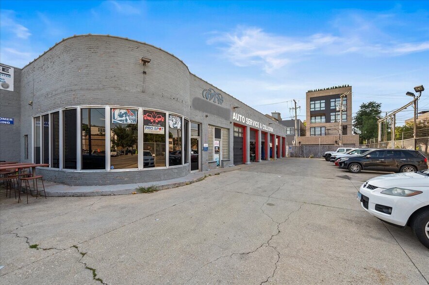 629 N Ashland Ave, Chicago, IL à vendre - Photo du bâtiment - Image 2 de 11