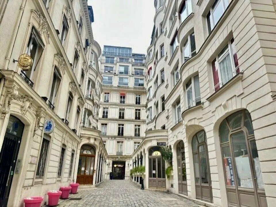 94 Rue Saint-Lazare, Paris for lease Building Photo- Image 1 of 12