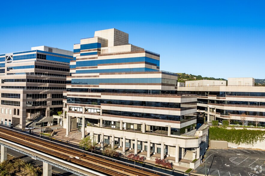 2175 N California Blvd, Walnut Creek, CA à louer - Photo du bâtiment - Image 2 de 11