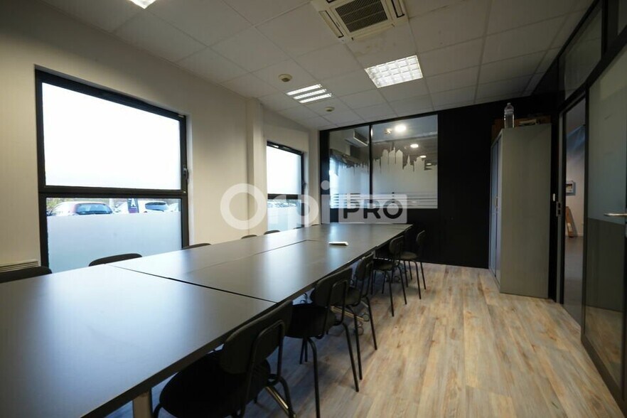 2871 Avenue De L'Europe, Rillieux-la-Pape à louer - Photo du bâtiment - Image 2 de 11