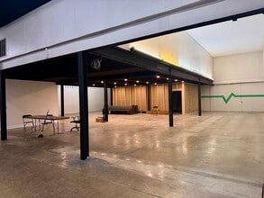 525 W Market St, Johnson City, TN for lease Interior Photo- Image 2 of 5