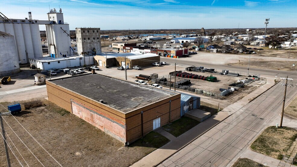 1905 7th St, Great Bend, KS à vendre - Photo du bâtiment - Image 2 de 10