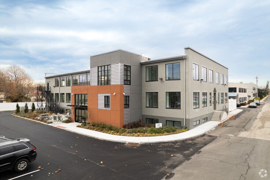 124 S Maple St, Ambler, PA à louer - Photo du bâtiment - Image 1 de 8