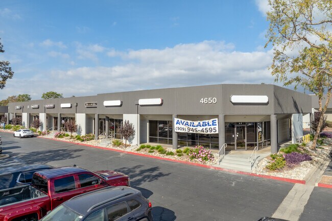 Plus de détails pour 4650 Arrow Hwy, Montclair, CA - Plusieurs types d'espaces à louer