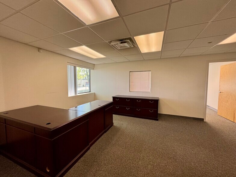 1320 Lincoln Ave, Holbrook, NY à louer - Photo intérieure - Image 2 de 28